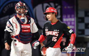 '사직 담장 두 번 넘긴 리드오프' 박재현 인생 경기 터졌다...ERA 1위 나균안 무너뜨린 충격적인 멀티포 [부산 현장]