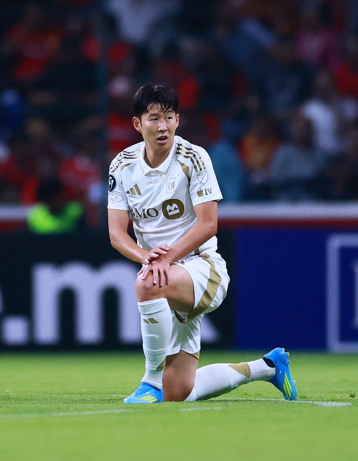 'LA FC 최고스타인데 할 수 있는 일 거의 없었다' 손흥민, 톨루카전 최악의 패배 속 굴욕적인 평가 "슈팅은 고사하고 패스도 못해, 전반 45분간 자취를 감췄다"