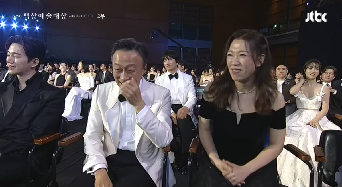 “염혜란 불발에 욕” 이성민, 화끈한 수상 소감→박찬욱 까지 장난에 동참 (백상예술대상)