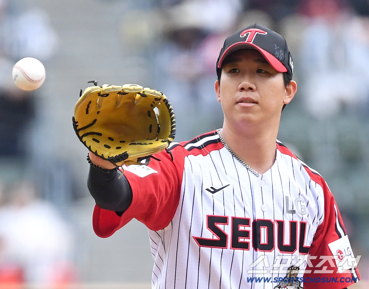 3일 잠실구장에서 열린 LG와 NC의 경기. 투구하는 LG 김유영. 잠실=송정헌 기자 songs@sportschosun.com/2026.05.03/