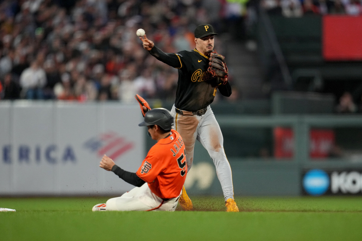 May 8, 2026; San Francisco, California, USA; Pittsburgh Pirates shortstop Konnor Griffin (6) turns a double play over San Francisco Giants right fielder Jung Hoo Lee (51) in the third inning at Oracle Park. Mandatory Credit: Cary Edmondson-Imagn Images