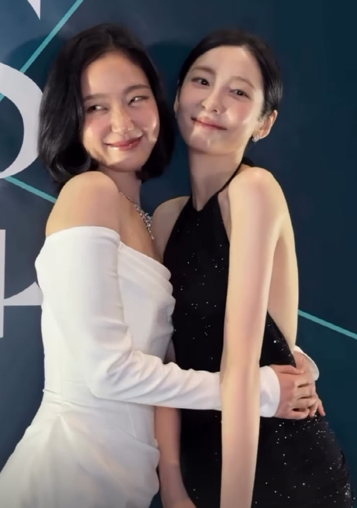 박지현, 대체 얼마나 마른 거야..'슬렌더' 김고은과 옆 '극강의 뼈말라' 자태