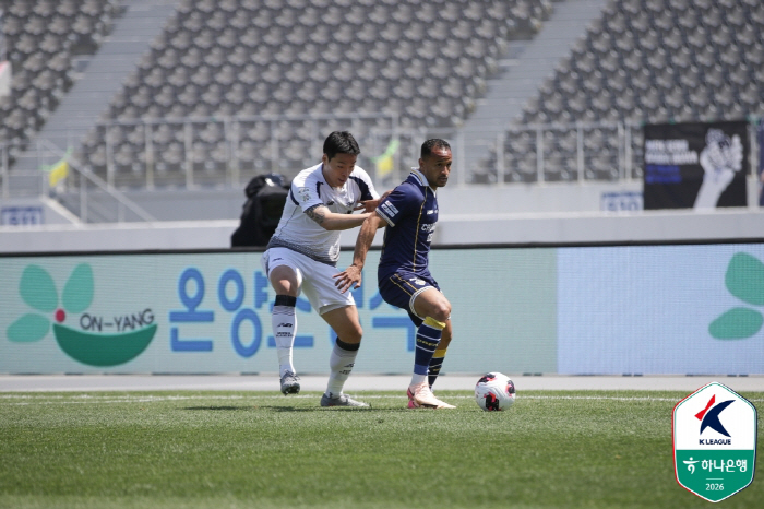 '김종민 해트트릭' 충남아산, '골대+퇴장 불운' 이랜드에 3-0 완승...화성-수원FC는 1-1 무승부