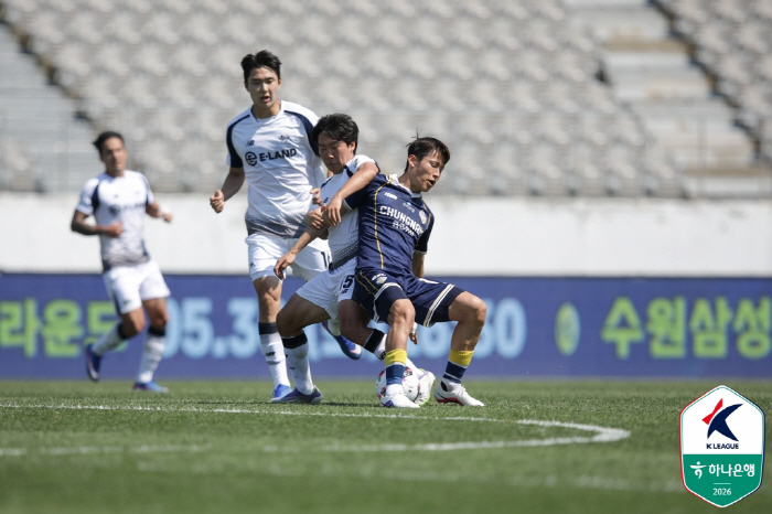 '김종민 해트트릭' 충남아산, '골대+퇴장 불운' 이랜드에 3-0 완승...화성-수원FC는 1-1 무승부