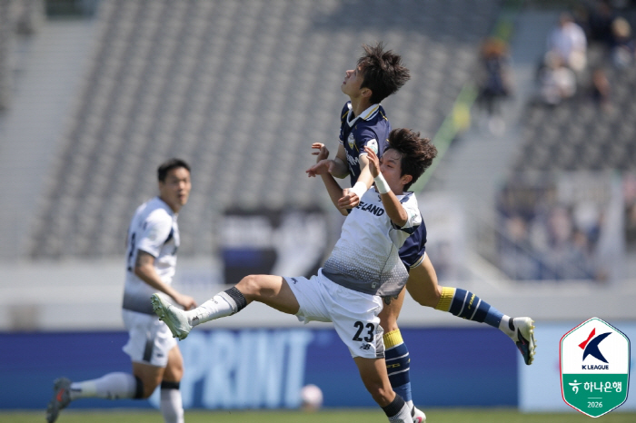 '김종민 해트트릭' 충남아산, '골대+퇴장 불운' 이랜드에 3-0 완승...화성-수원FC는 1-1 무승부
