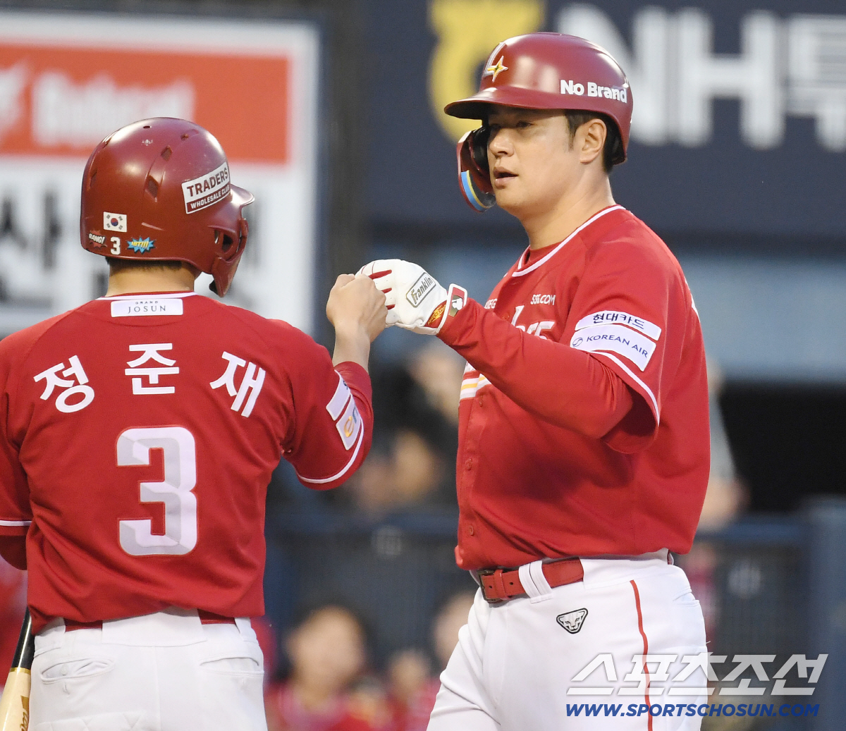 9일 잠실구장에서 열린 두산과 SSG의 경기. 7회 투런홈런을 날린 SSG 김재환. 잠실=송정헌 기자 songs@sportschosun.com/2026.05.09/