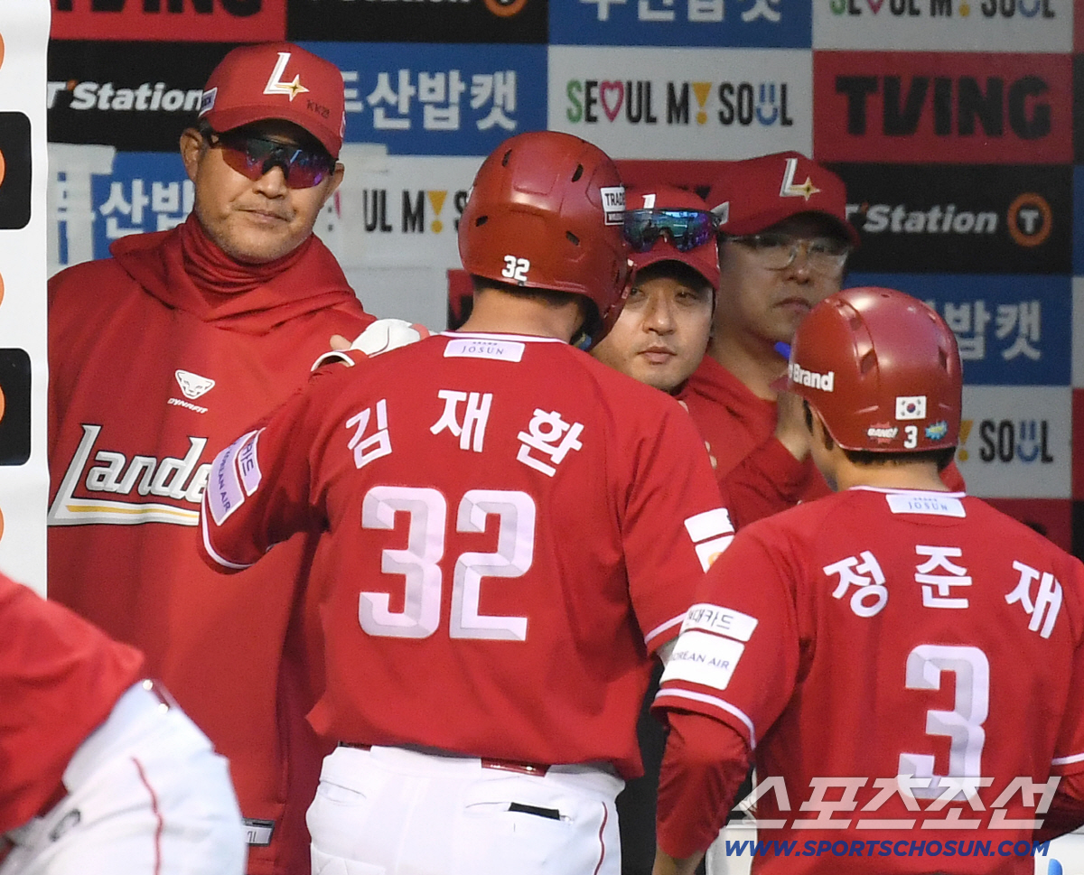 9일 잠실구장에서 열린 두산과 SSG의 경기. 7회 투런홈런을 날린 SSG 김재환. 잠실=송정헌 기자 songs@sportschosun.com/2026.05.09/