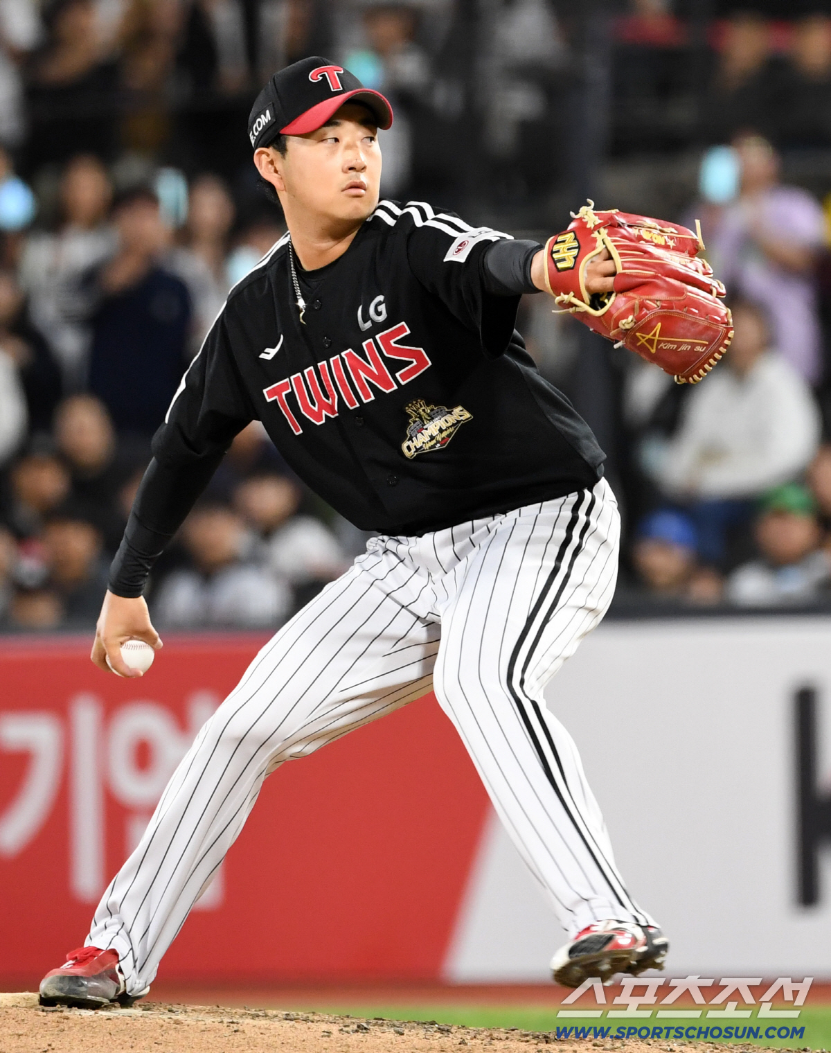 30일 수원KT위즈파크에서 열린 KT와 LG의 경기. LG 김진수가 역투하고 있다. 수원=박재만 기자 pjm@sportschosun.com/2026.04.30/