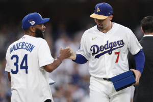 '2667억 투수 이래서 기다린게 아닌데' 스넬 복귀전 5실점 실망스런 투구