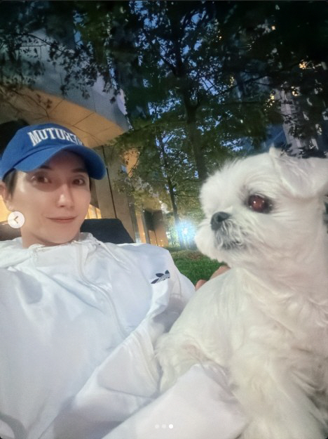 '반려견 투병' 이특, 결국 눈물 쏟았다…"온 가족이 간호 중" 안타까운 근황