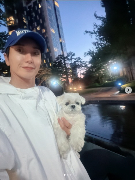 '반려견 투병' 이특, 결국 눈물 쏟았다…"온 가족이 간호 중" 안타까운 근황