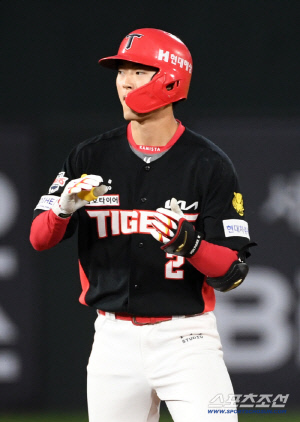 '2연승' 분위기 탄 KIA, 쐐기 적시 2루타 친 유격수가 선발에서 빠졌다? "아침부터 전화가…" [부산 현장]