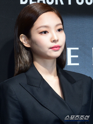 제니, '1인 기획사' 초대박..2년 만에 238억 정산 받아