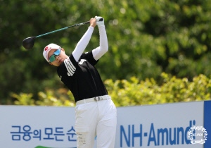 LPGA 연속 우승으로는 배가 안 부르신가요...김효주, 5년 만에 KLPGA 대회도 정상 등극