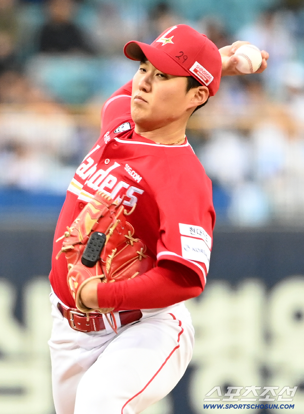 22일 대구삼성라이온즈파크에서 열린 SSG와 삼성의 경기. SSG 선발투수 최민준이 역투하고 있다. 대구=허상욱 기자 wook@sportschosun.com/2026.04.22/