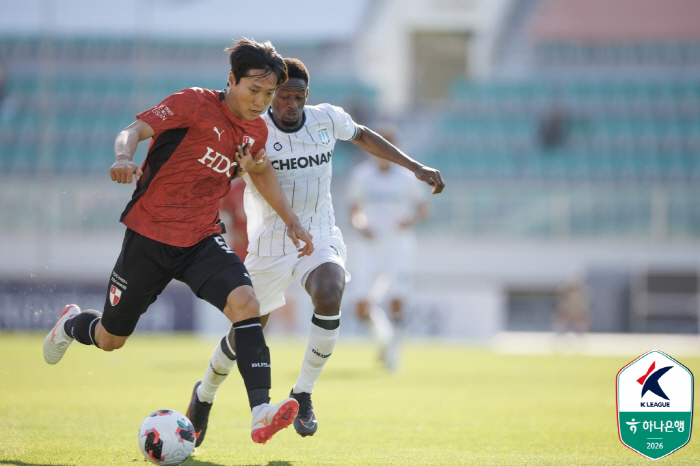 [현장 리뷰]'김현민 데뷔골+구상민 PK 선방' 부산, '7경기 무패' 천안에 1-0 승리 '선두 질주'...2위 수원과 승점 5점차