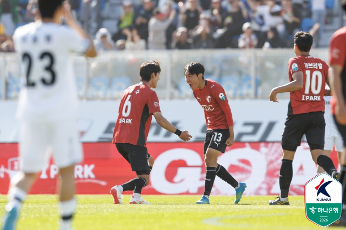[현장 리뷰]'김현민 데뷔골+구상민 PK 선방' 부산, '7경기 무패' 천안에 1-0 승리 '선두 질주'...2위 수원과 승점 5점차