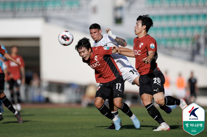 [현장 리뷰]'김현민 데뷔골+구상민 PK 선방' 부산, '7경기 무패' 천안에 1-0 승리 '선두 질주'...2위 수원과 승점 5점차