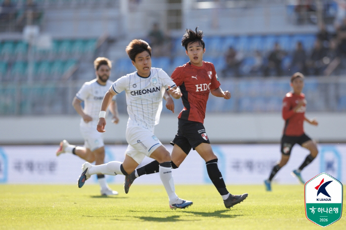 [현장 리뷰]'김현민 데뷔골+구상민 PK 선방' 부산, '7경기 무패' 천안에 1-0 승리 '선두 질주'...2위 수원과 승점 5점차