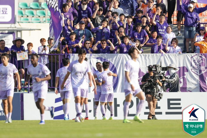 천적 관계는 유지했다! '이승우 동점골' 전북, 안양전 1-1 무승부...4경기 연속 무패 [K리그1 현장리뷰]