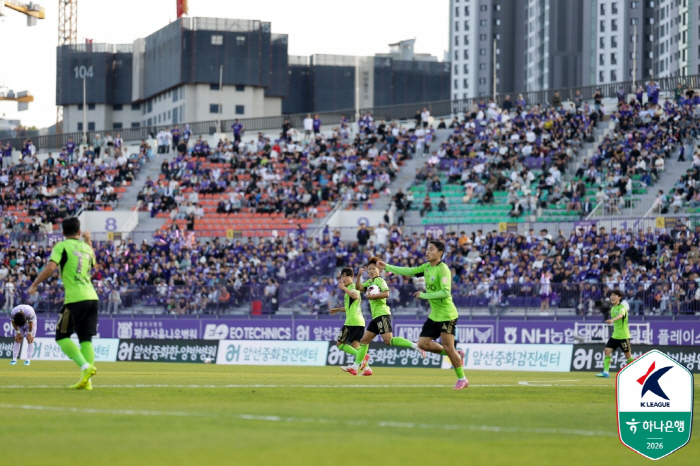 천적 관계는 유지했다! '이승우 동점골' 전북, 안양전 1-1 무승부...4경기 연속 무패 [K리그1 현장리뷰]