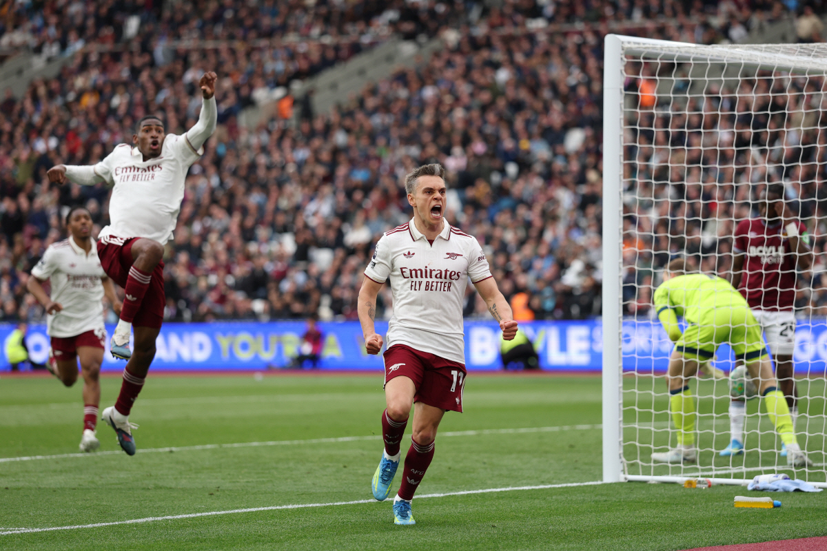 Arsenal's Leandro Trossard celebrates after scoring during the Premier League soccer match between West Ham and Arsenal in London, Sunday, May 10, 2026. (AP Photo/Ian Walton)