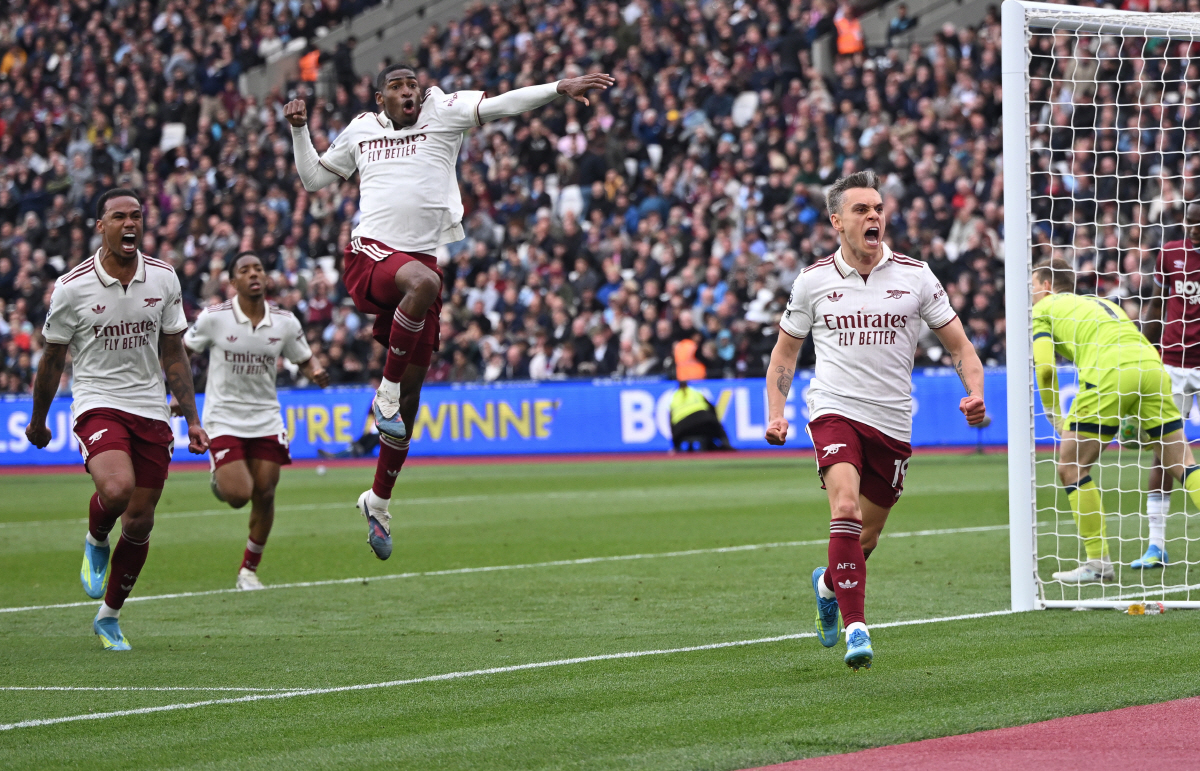 epaselect epa12946255 Arsenal's Leandro Trossard (right) celebrates scoring the 0-1 goal during the English Premier League match West Ham United against Arsenal FC, in London, Britain, 10 May 2026. EPA/DANIEL HAMBURY EDITORIAL USE ONLY. No use with unauthorized audio, video, data, fixture lists, club/league logos, 'live' services or NFTs. Online in-match use limited to 120 images, no video emulation. No use in betting, games or single club/league/player publications.