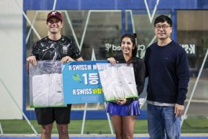 "'빠델♥' 대사님 부부의 혼복 깜짝우승!" 빌라누에바 주한 파나마 대사 내외, K-SWISS컵 MMOVE오픈 1위!