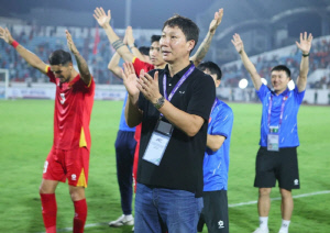 '선배 홍명보와 지략대결' 아시안컵서 韓과 격돌 김상식 '선전포고', "지도자 인생 최고의 도전…피하지 않겠다"