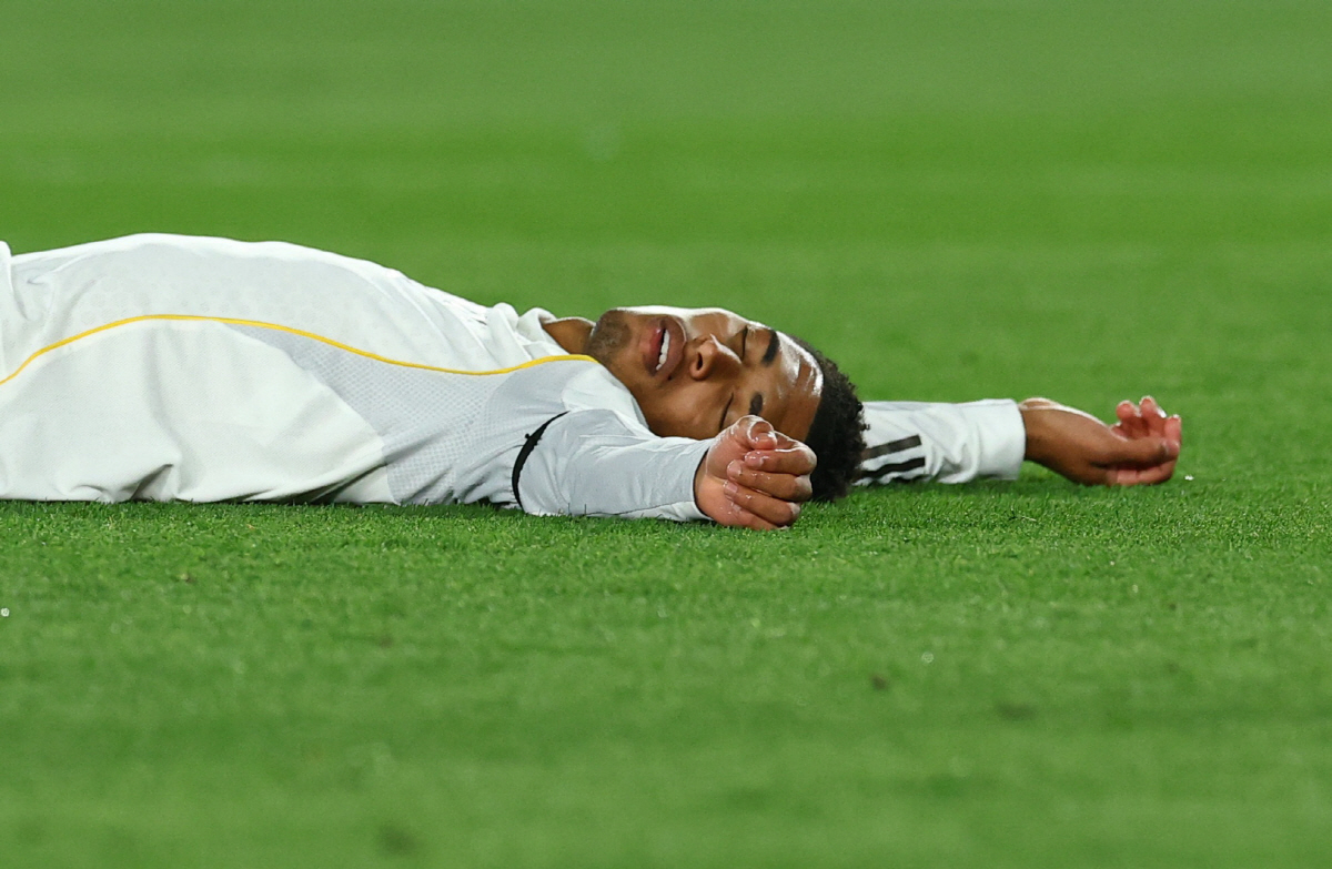 Soccer Football - LaLiga - FC Barcelona v Real Madrid - Spotify Camp Nou, Barcelona, Spain - May 10, 2026 Real Madrid's Jude Bellingham reacts after sustaining an injury REUTERS/Albert Gea