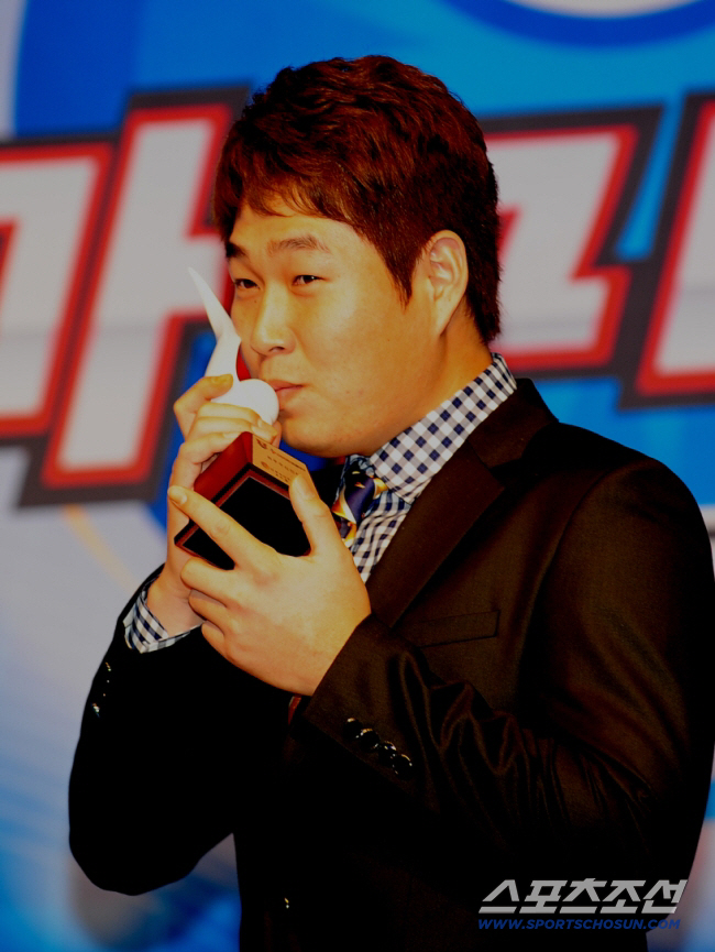 2010,10,25양의지 신인왕스포츠조선DB