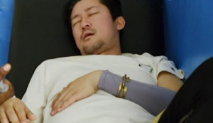 김대호, 여행 중 건강 이상...길거리서 돌연 구토→결국 병원行 ('위대한 가이드3')