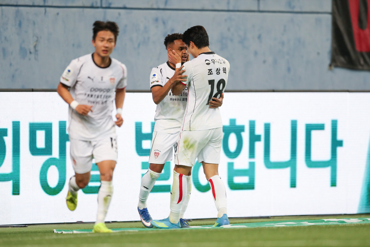 대전월드컵경기장/ K리그1/ 대전하나시티즌 vs 포항스틸러스/ 포항 주닝요 득점, 조상혁/ 골 세레머니/ photo by Seoyeong Ha