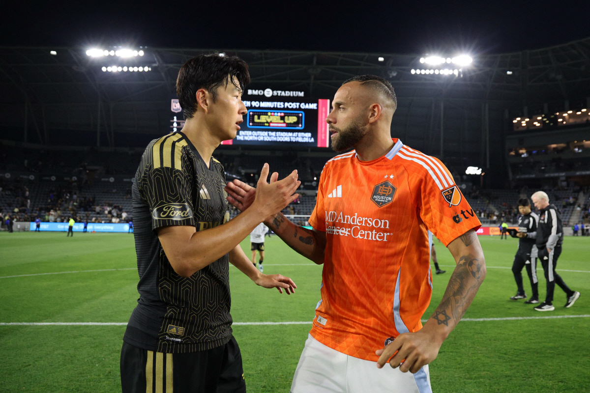 LOS ANGELES, CALIFORNIA - MAY 10: Son Heung-Min #7 of Los Angeles FC greets Guilherme Augusto #20 of Houston Dynamo after the MLS match between Los Angeles Football Club and Houston Dynamo FC at BMO Stadium on May 10, 2026 in Los Angeles, California. Kevork Djansezian/Getty Images/AFP (Photo by KEVORK DJANSEZIAN / GETTY IMAGES NORTH AMERICA / Getty Images via AFP)