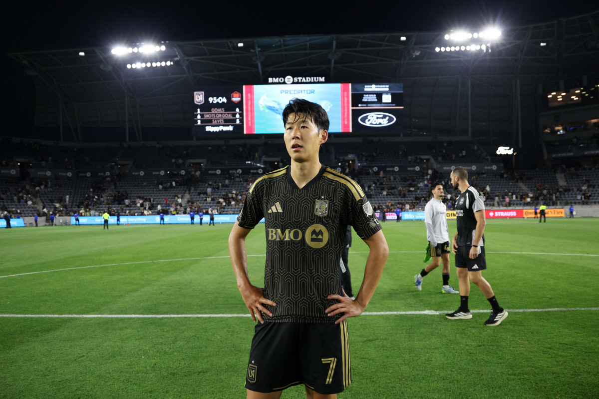 LOS ANGELES, CALIFORNIA - MAY 10: Son Heung-Min #7 of Los Angeles FC reacts after the team's defeat in the MLS match between Los Angeles Football Club and Houston Dynamo FC at BMO Stadium on May 10, 2026 in Los Angeles, California. Kevork Djansezian/Getty Images/AFP (Photo by KEVORK DJANSEZIAN / GETTY IMAGES NORTH AMERICA / Getty Images via AFP)