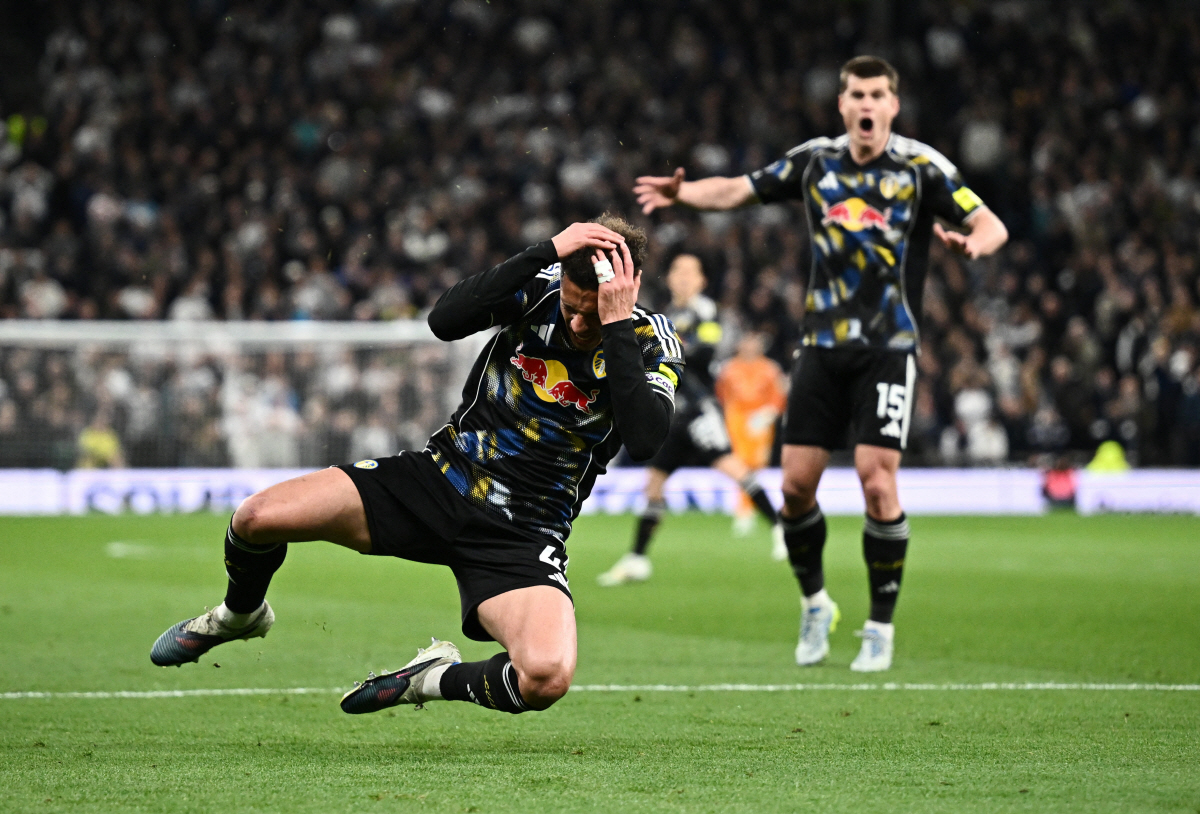 Soccer Football - Premier League - Tottenham Hotspur v Leeds United - Tottenham Hotspur Stadium, London, Britain - May 11, 2026 Leeds United's Ethan Ampadu reacts before winning a penalty after a VAR review REUTERS/Dylan Martinez EDITORIAL USE ONLY. NO USE WITH UNAUTHORIZED AUDIO, VIDEO, DATA, FIXTURE LISTS, CLUB/LEAGUE LOGOS OR 'LIVE' SERVICES. ONLINE IN-MATCH USE LIMITED TO 120 IMAGES, NO VIDEO EMULATION. NO USE IN BETTING, GAMES OR SINGLE CLUB/LEAGUE/PLAYER PUBLICATIONS. PLEASE CONTACT YOUR ACCOUNT REPRESENTATIVE FOR FURTHER DETAILS..