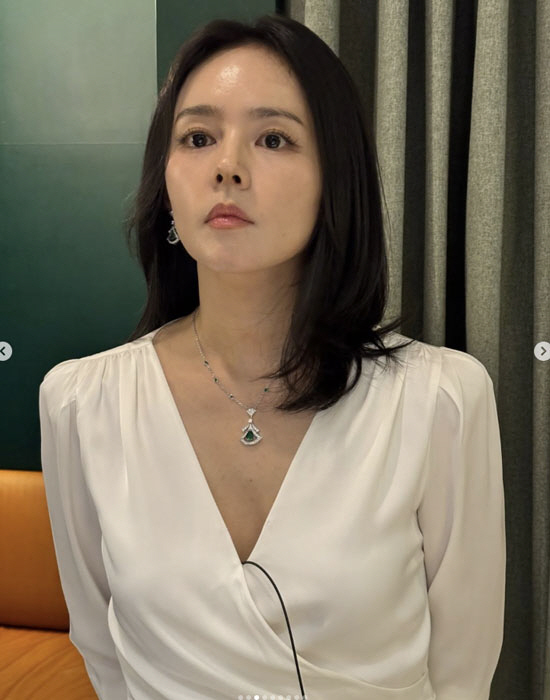 "진짜 안 늙는다" 44세 한가인, '교복 여신' 재강림…AI가 필요없는 비주얼