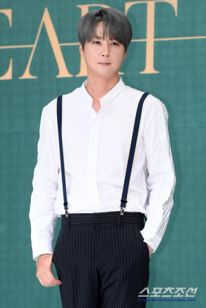 '두문불출' 신혜성, 근황 공개됐다…"꼬마빌딩 손해보고 55억에 매각"
