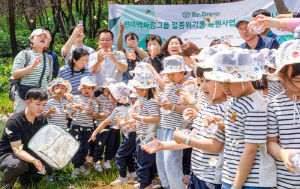 '붉은점모시나비'부터 '레서판다'까지…기업들의 멸종위기종 복원 활동 이어져