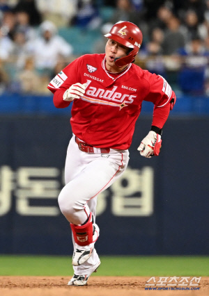 'KBO 최초' 전설은 계속된다! 최정, 21시즌 연속 두자릿수 홈런 달성…2위 최형우 18시즌 [수원레코드]