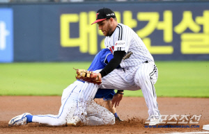 '오스틴 확신엔 이유가 있었다' 덫에 걸린 박승규, 세이프가 아웃으로 뒤집혔다...임찬규 구한 센스 만점 플레이 [잠실 현장]