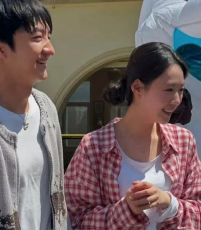 지예은, ♥바타 열애 후 확 달라졌다.."참해졌다" 반응에 수줍