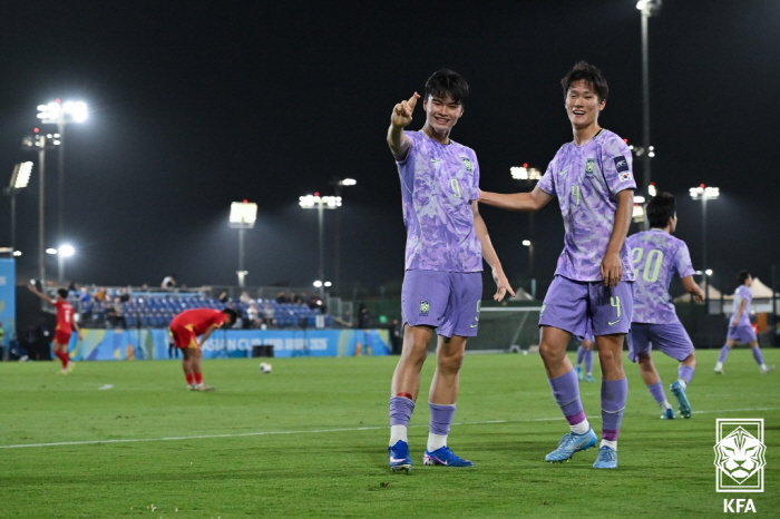 [U-17 아시안컵]"중국, 21년만에 월드컵 진출합니다!" 2연패 뒤 3차전 승리로 '4위→2위' 기적의 뒤집기…일본이 도왔다