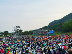 필드 위에서 열리는 대규모 상생 축제, '제22회 서원밸리 자선 그린콘서트' 30일 개최, 누적 관람객 62만 명