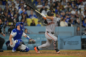 [MLB리뷰]가장 중요할 때 터졌다! SF 이정후, 다저스전 쐐기 타점 호수비 대활약