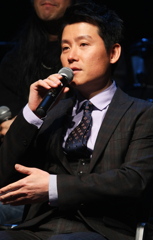 이현우 "여중생 만우절 문자로 사망설 확산…생방서 살아있다 인증"