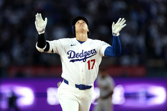 너무 능청스럽잖아! 16일 만에 대포 쾌감 오타니, 왜 더그아웃을 ?어봤을까? "증거 확보하고 싶었겠지"