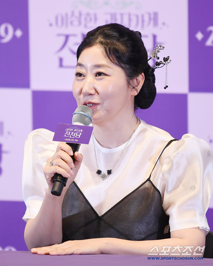 '전천당' 라미란 "흰머리 가발 무거워, 12시간 가까이 촬영하면서 무리 와"