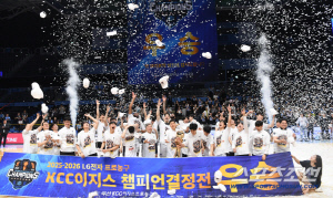 [현장분석] KCC 새역사 정규리그 6위 30년 만 첫 우승 커리어 첫 PO MVP 허훈. KCC 감격의 우승. 챔프전, KCC도 소노도 모두 승자였다