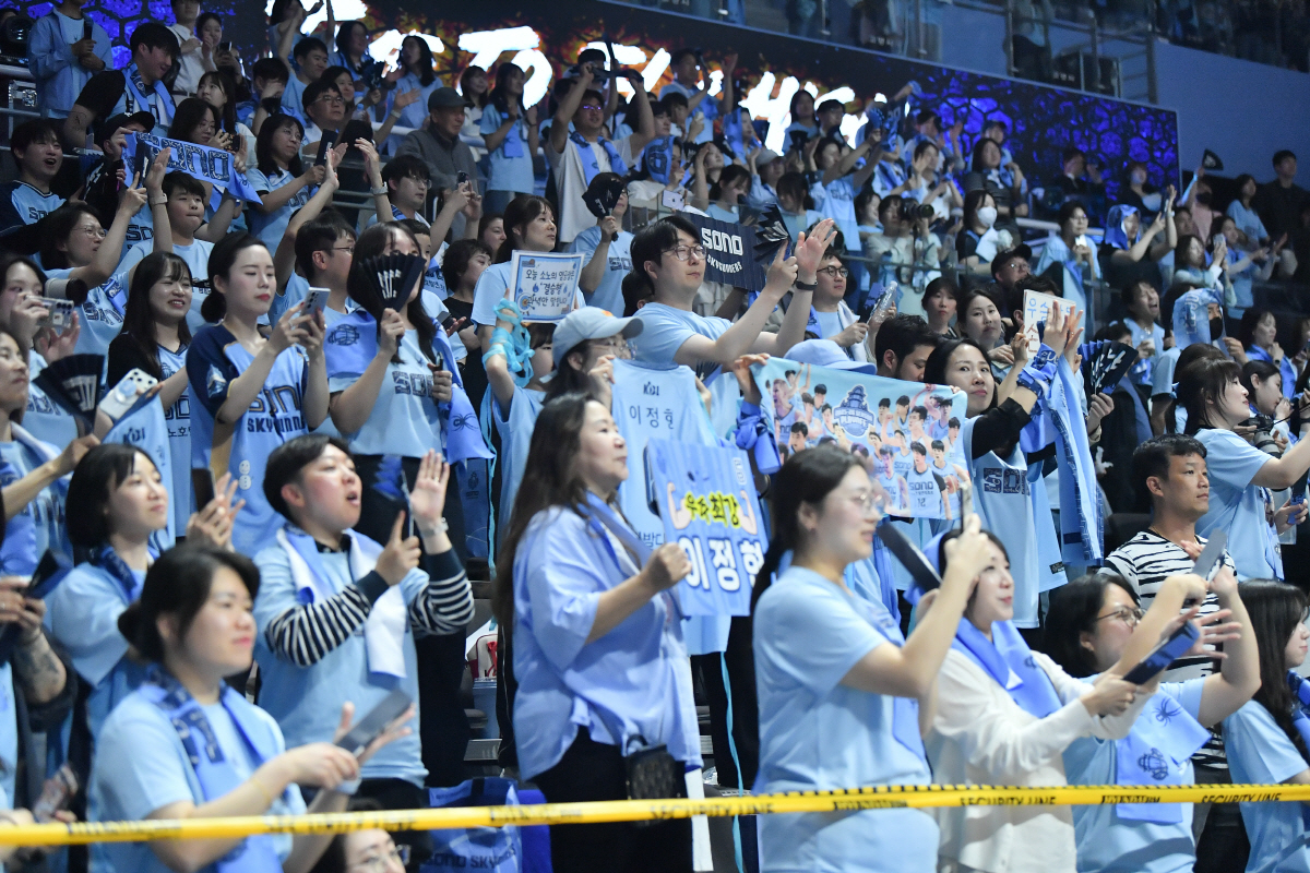 역대 최초 5-6위 챔프전, 흥행에도 이미 역사가 됐다…역대 챔프전 평균 관중 1위+뷰잉파티 반응도 폭발적